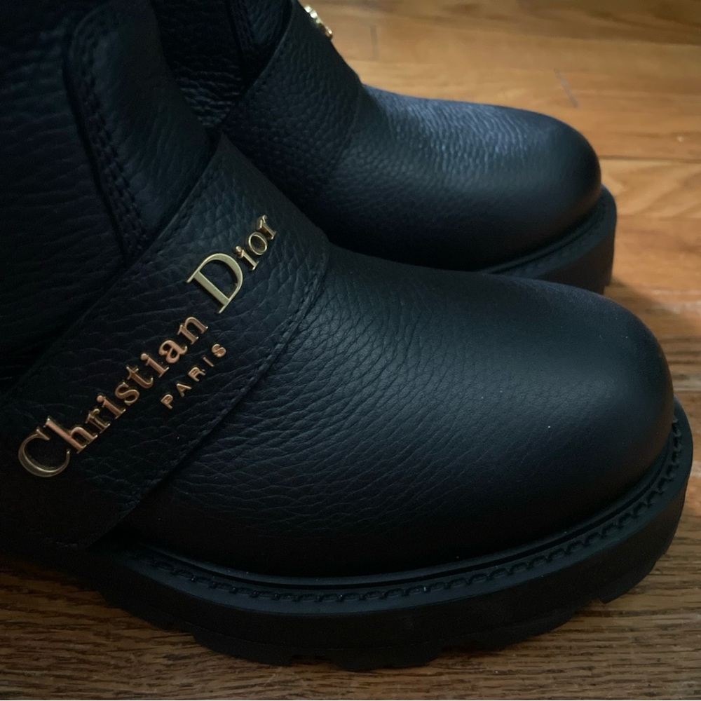 Dior Black and Cream Shearling Boots - Picture 7 of 16